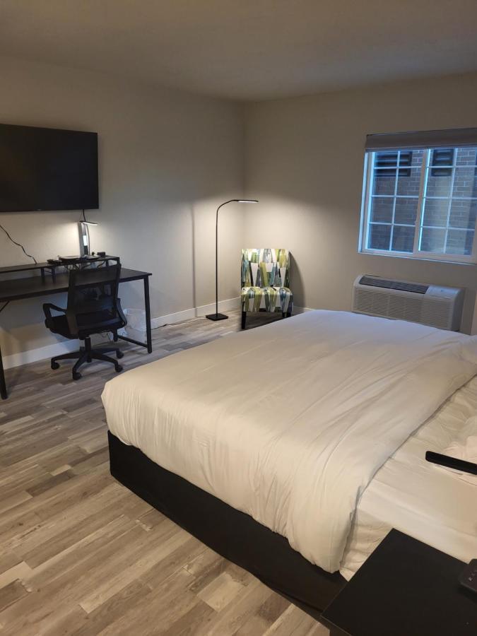 Red Fox Inn And Suites Waverly Экстерьер фото